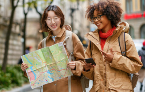 people-traveling-enjoying-their-vacation